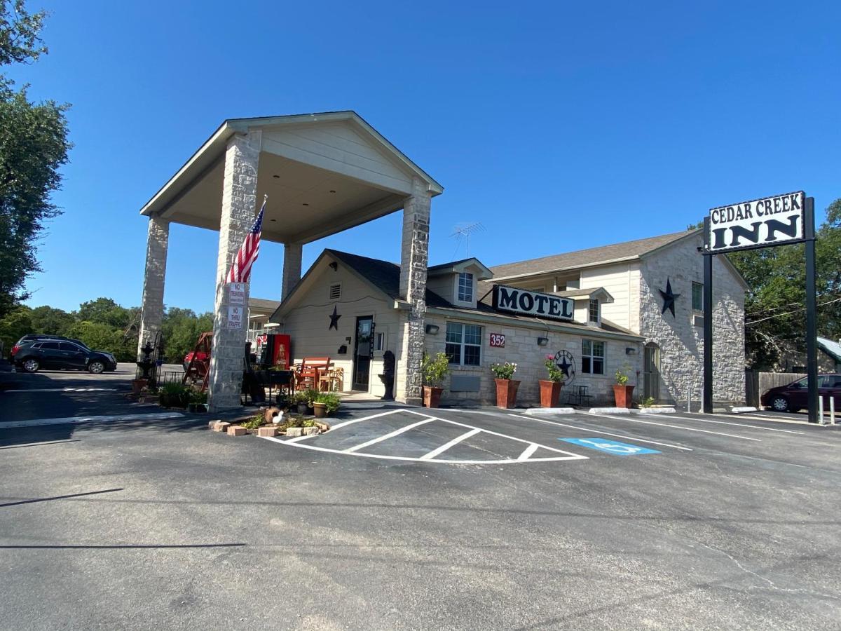 Cedar Creek Inn Bertram Exterior photo