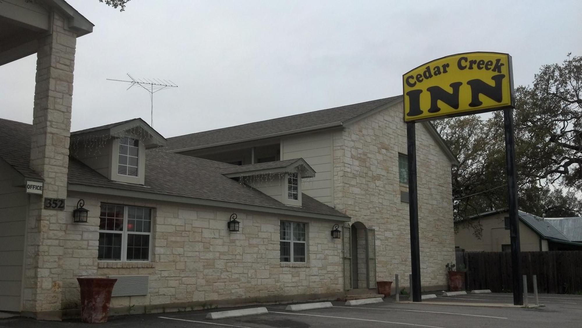 Cedar Creek Inn Bertram Exterior photo