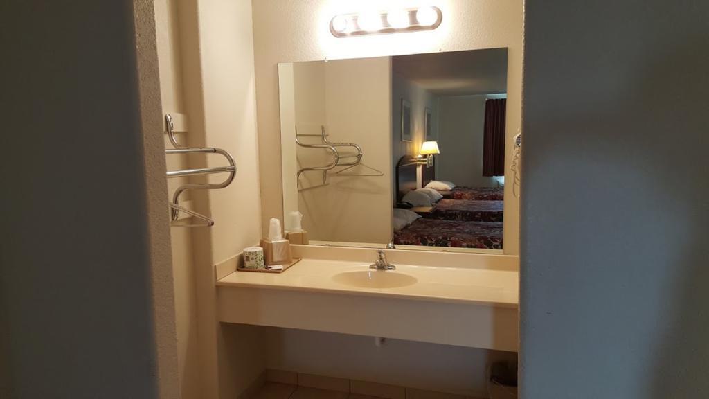 Cedar Creek Inn Bertram Room photo