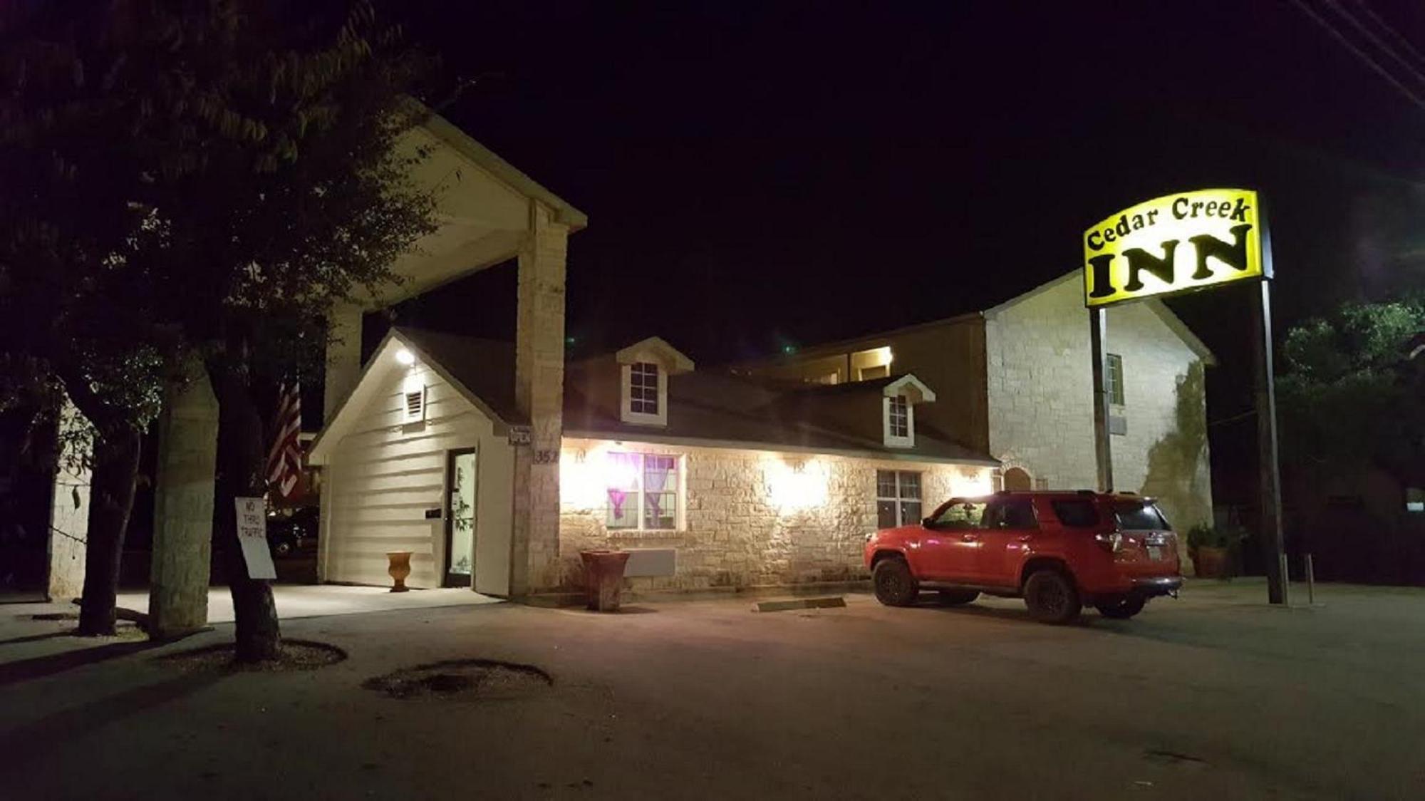 Cedar Creek Inn Bertram Exterior photo