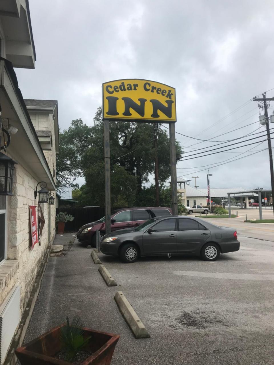 Cedar Creek Inn Bertram Exterior photo